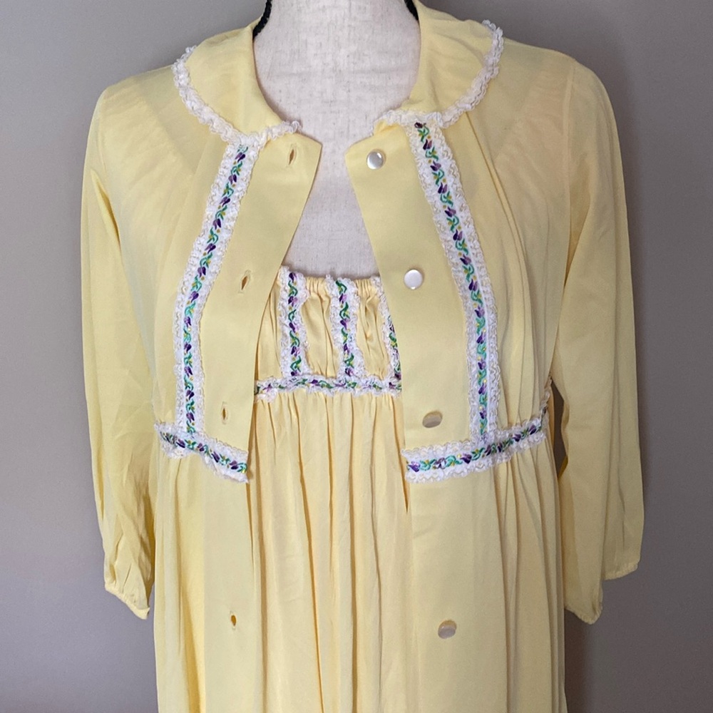 Vintage 2 Piece Milkmaid Nightgown/Robe Set